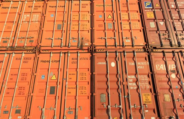 DC-Supply laver lakseslagteri i en 40 fods container