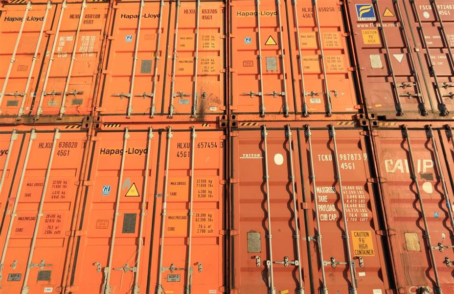 DC-Supply laver lakseslagteri i en 40 fods container